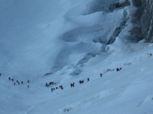 Väggen på Island Peak sett från nära toppen