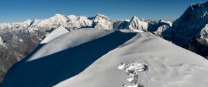 Klättra Ama Dablam med Adventure Lovers