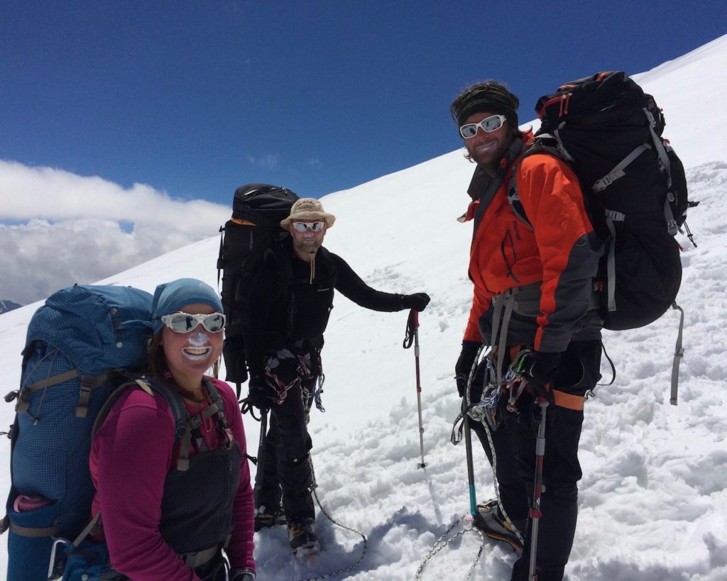 Klättra Elbrus med Adventure Lovers